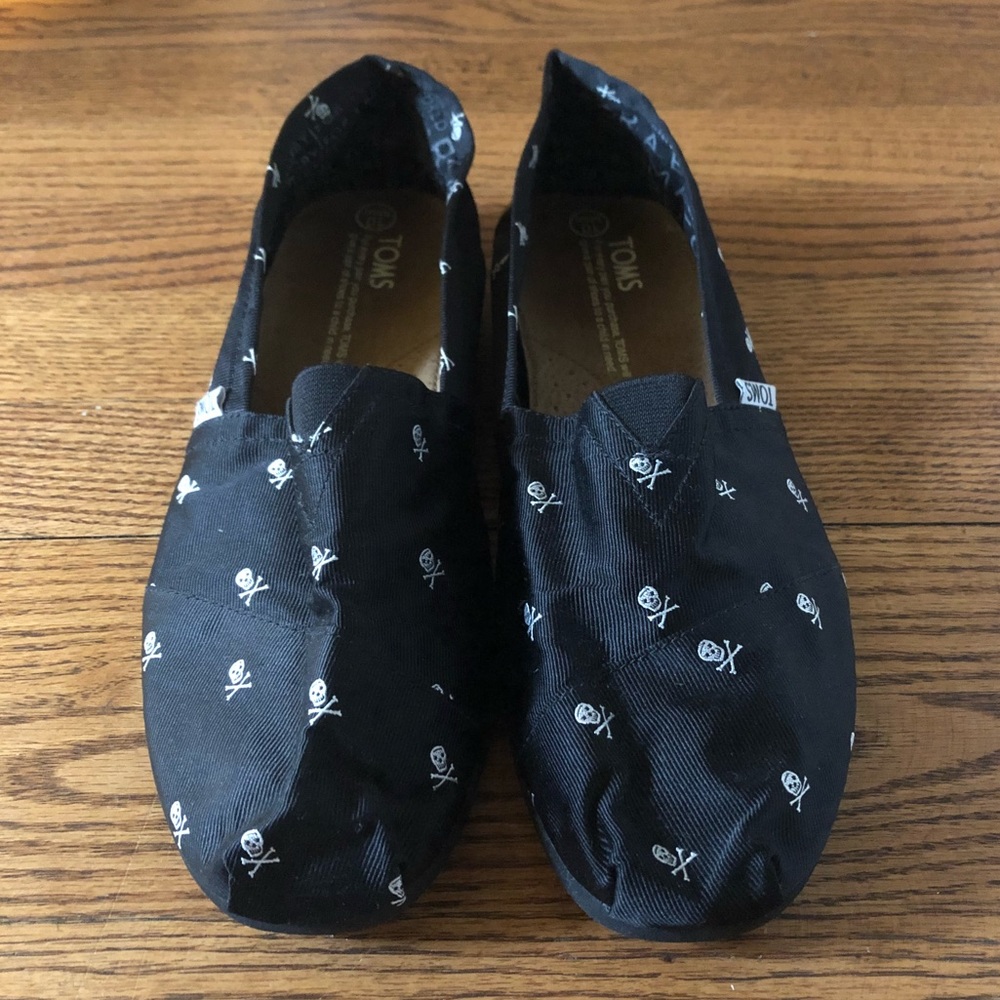 Men’s Skull and Crossbones Classic Toms